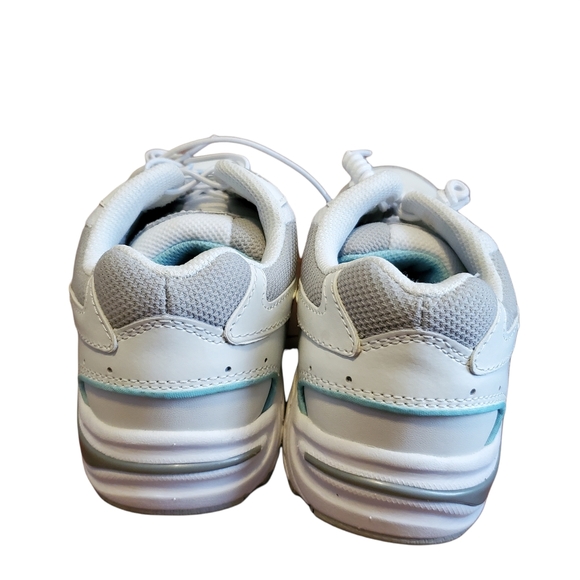 NEW Vionic Walker Classic Leather Sneaker - Picture 4 of 9